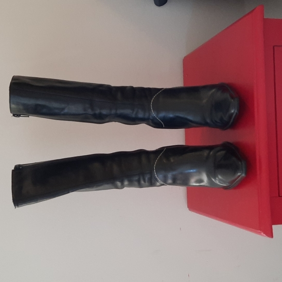 Pegabo High Heeled Boots - Picture 2 of 6